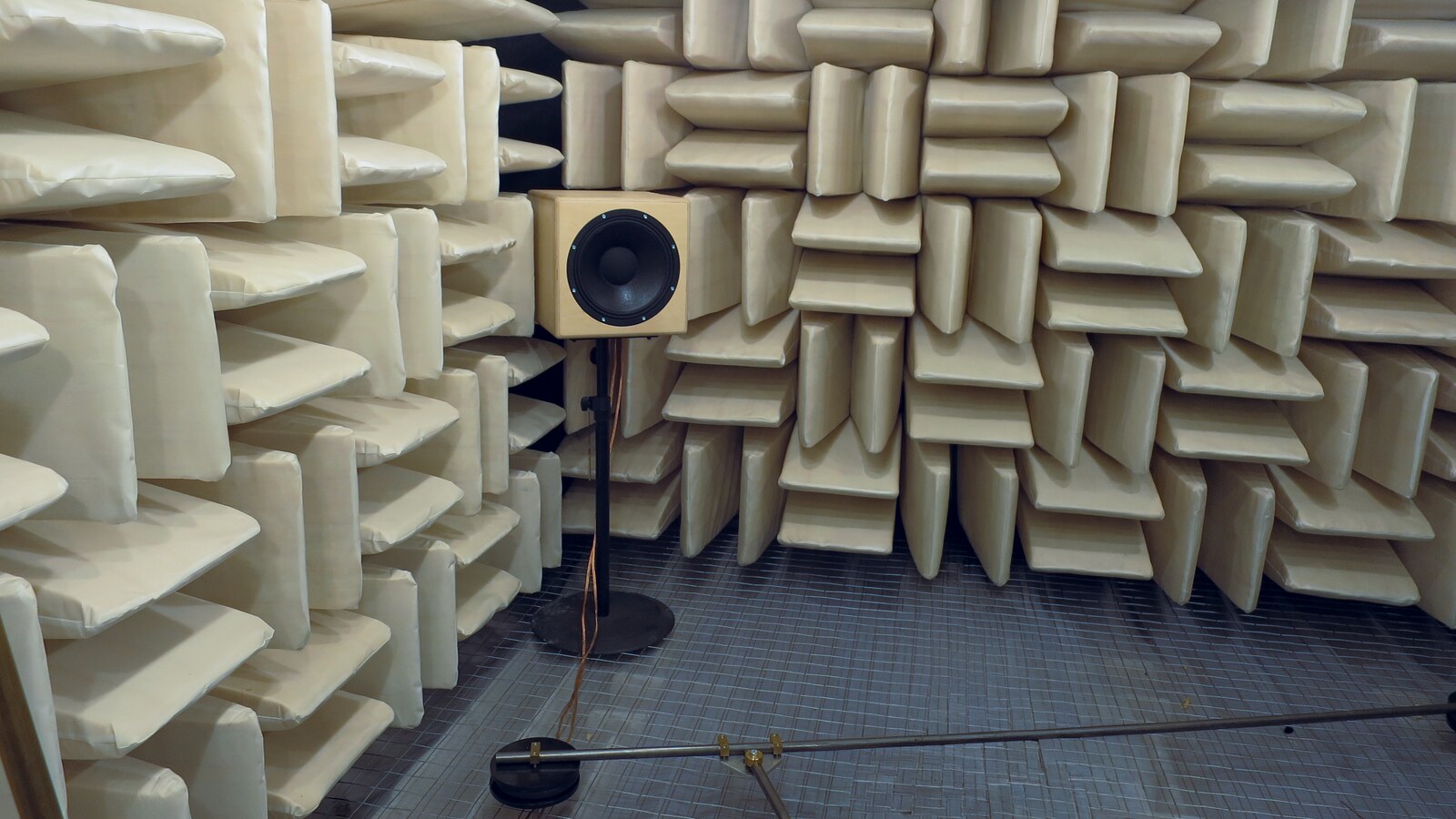 A loudspeaker surrounded by sound-absorbing wedges in the anechoic chamber